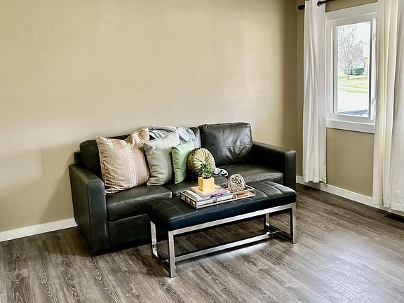 5th image of 525 Crescent Dr