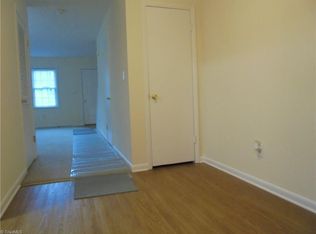 311 Salisbury St APT 17, Kernersville, NC 27284