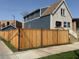 4134 W Roscoe St, Chicago, IL 60641
