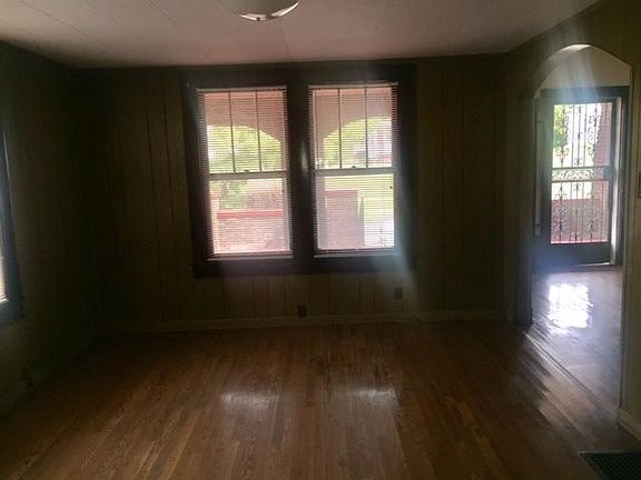2nd image of 2601 Parkview Ave