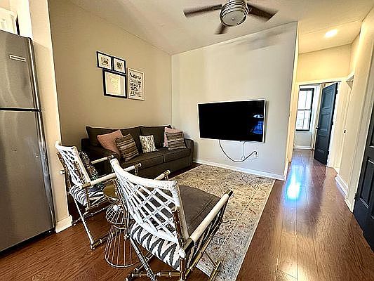 4th image of 162 Evergreen Ave #2R