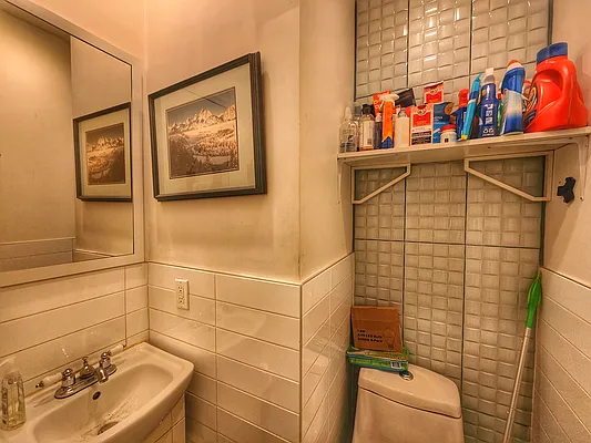 Rented by RELEASE NY | media 7