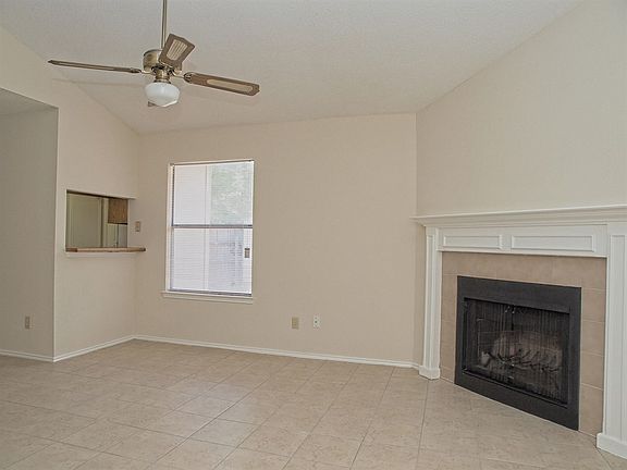 2nd image of 16207 Edgemere Dr