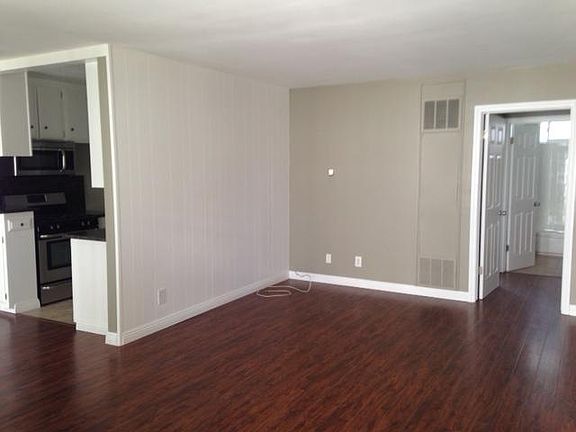 3rd image of 252 S Mentor Ave APT 7