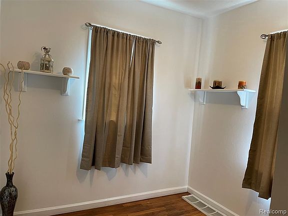 4th image of 364 W Madge Ave
