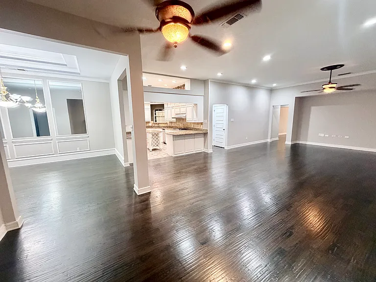 908 McCoy Dr — Photo 3