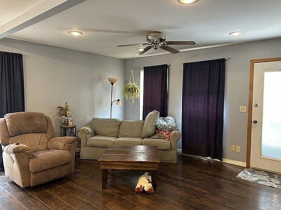 2nd image of 1795 Hillcrest Dr
