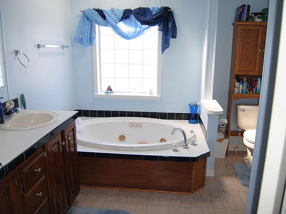 3rd image of 1056 Cox St