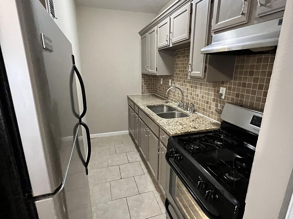 1st image of 1305 E Armour Blvd #10918180