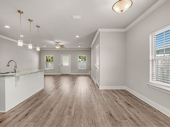 5th image of 2285 Janet St