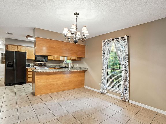 5th image of 211 Delta Dr