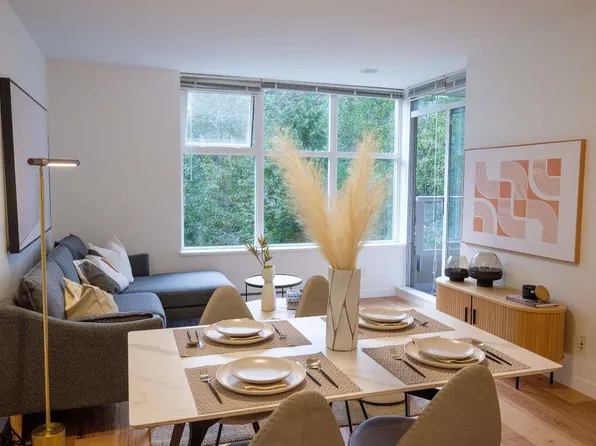 9232 University Cres #403, Burnaby, BC V5A 0A3