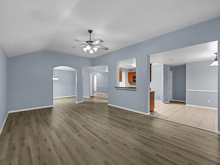 15710 Bannowsky Ln — Photo 10