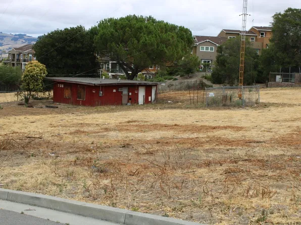 2 Rovina Lane, Petaluma, CA 94952