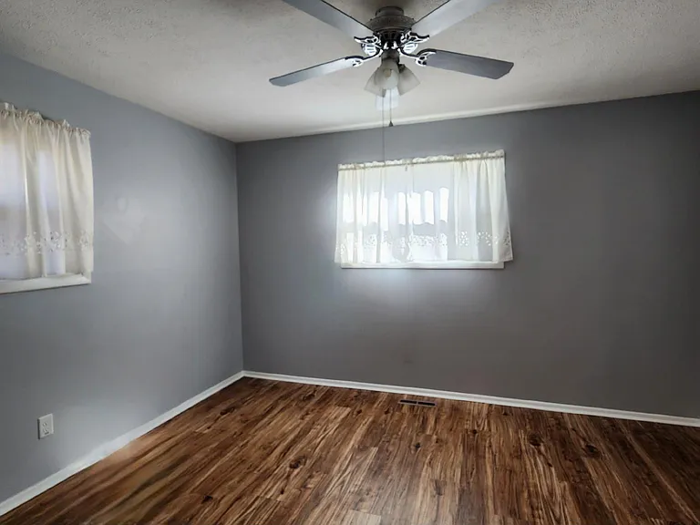 8706 Rosebud Dr — Photo 10