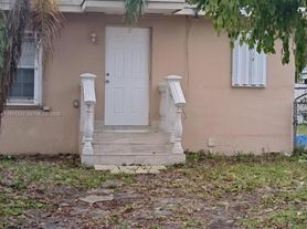 13520 NW 11th Ave, Miami, FL