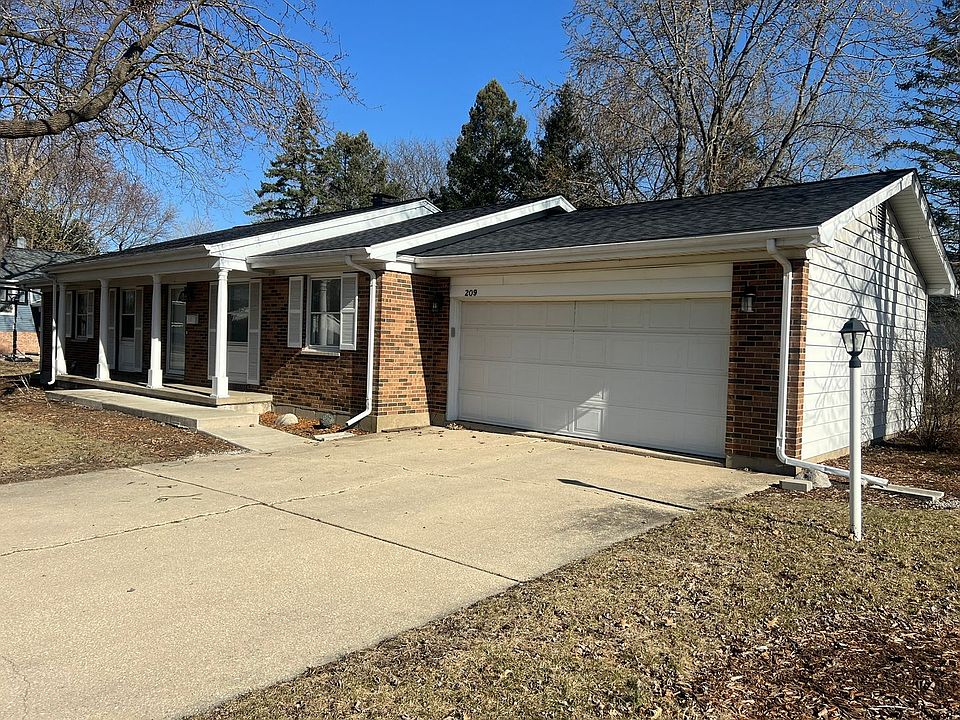 1st image of 209 W Royal Dr