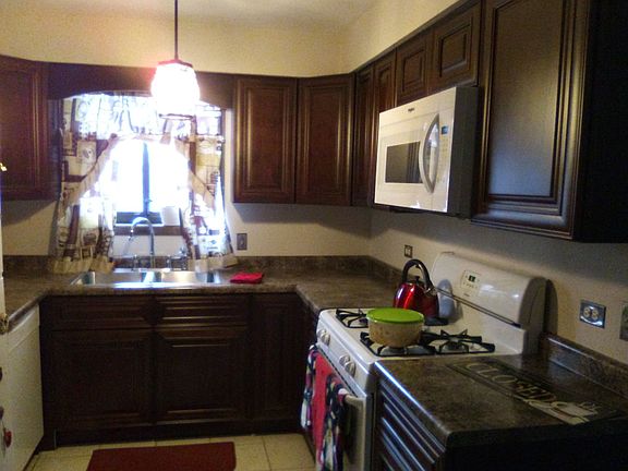 4th image of 15718 Lake Dr #2B