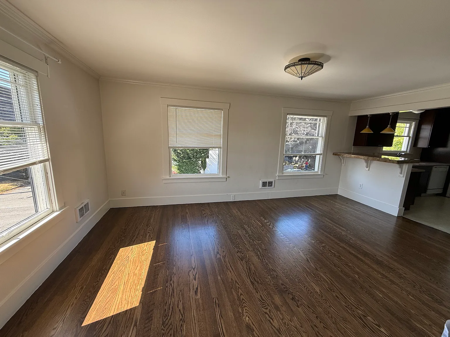 2 bed, 850 sqft, $2,700 — Photo 3