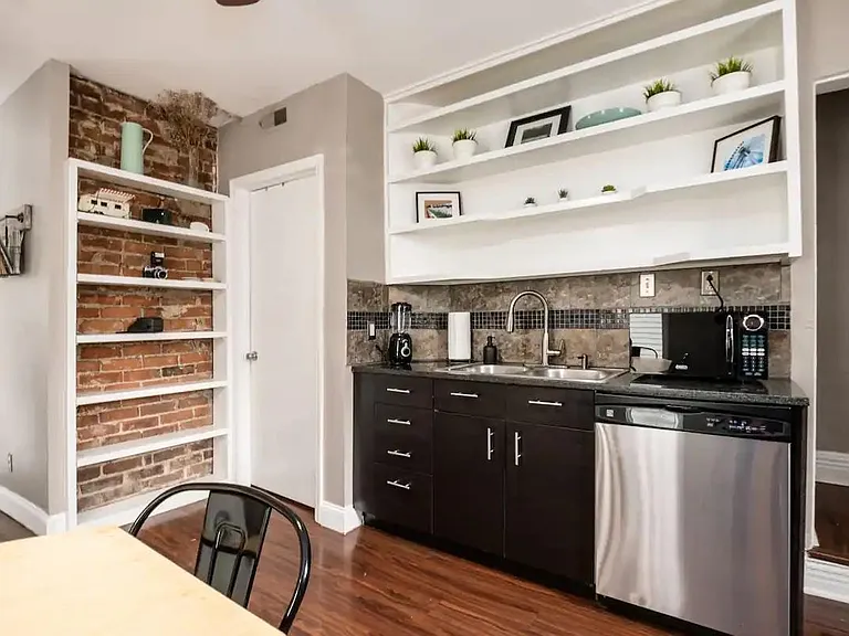 830 Kerr St — Photo 5