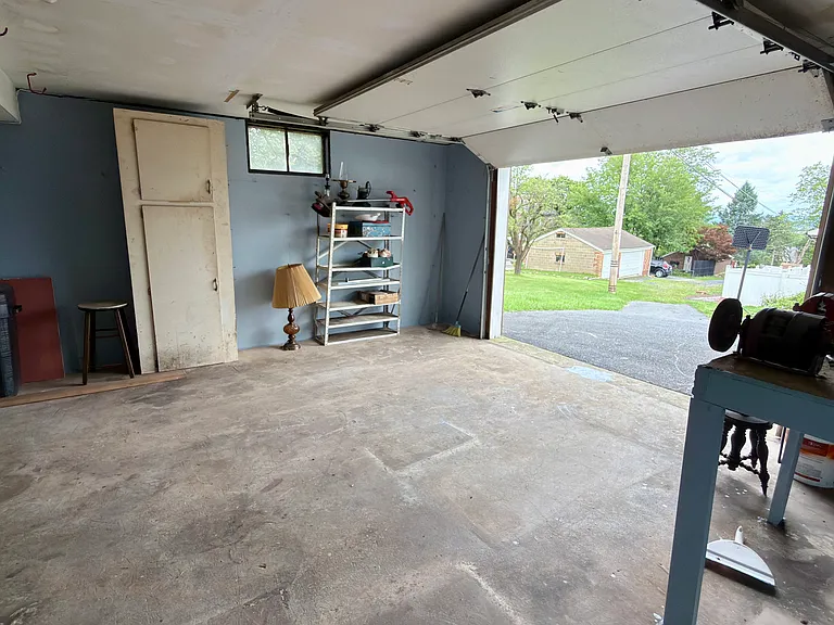 1015 E Hamilton St — Photo 52