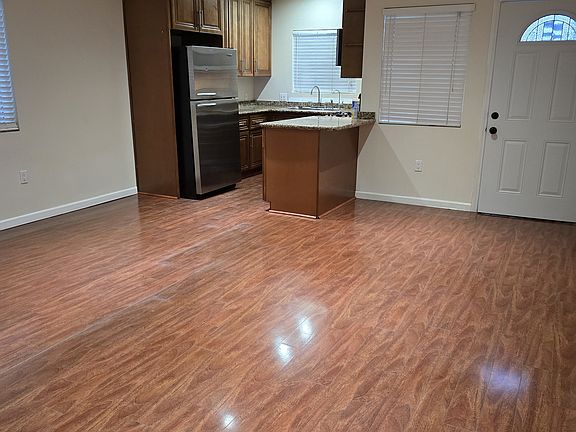 4th image of 1010 Florence Pl #1012