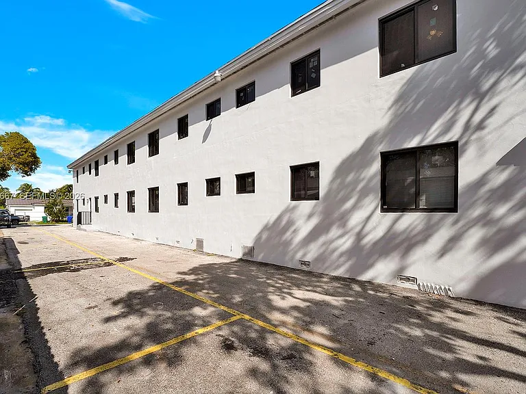 2150 SW 26th St #7 — Photo 5