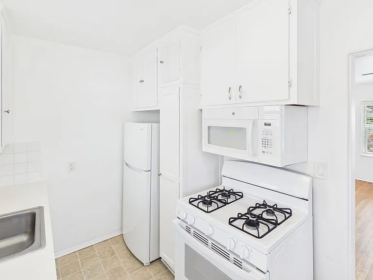 Coastal Living in the Heart of Coronado-1/2 Mile from the Beach — Photo 4
