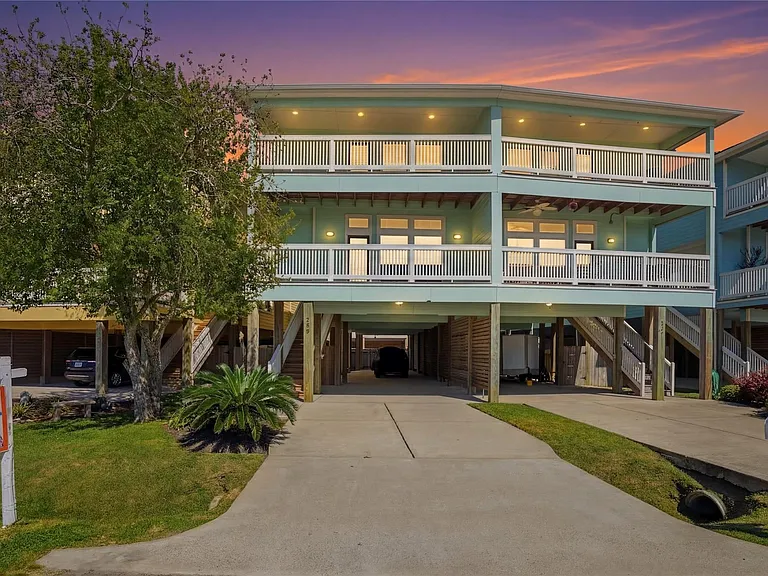 709 N Bayshore Dr — Photo 1