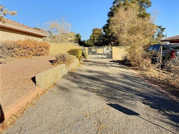 5th image of 3050 S Torrey Pines Dr