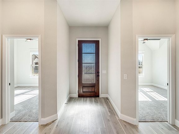 4th image of 1076 Fleetwood Dr