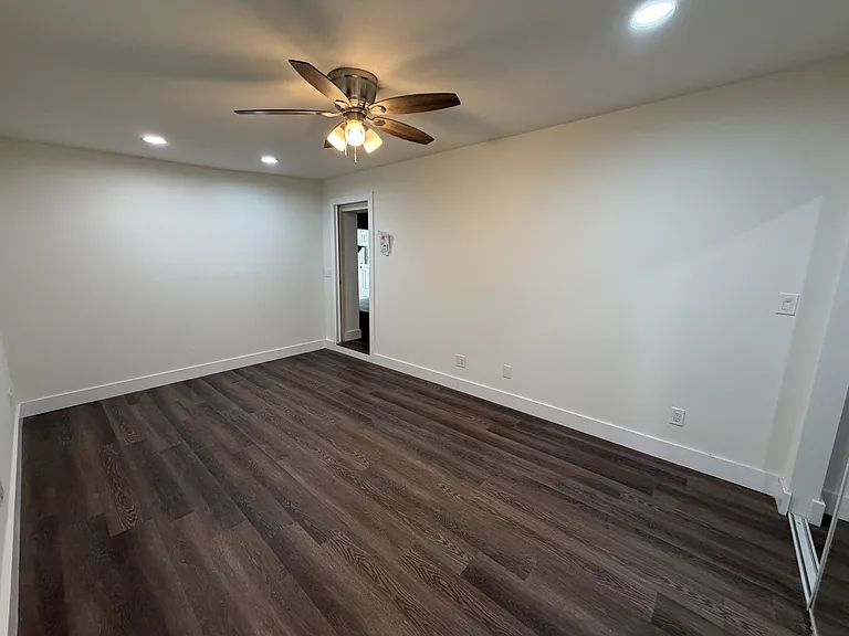 110 NE Monroe Cir N #1 — Photo 9