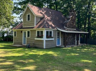 27 Stockholm Rd, Saratoga Springs, NY 12866