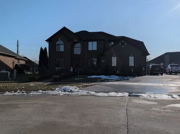 21406 Bunker Dr, Macomb, MI 48042