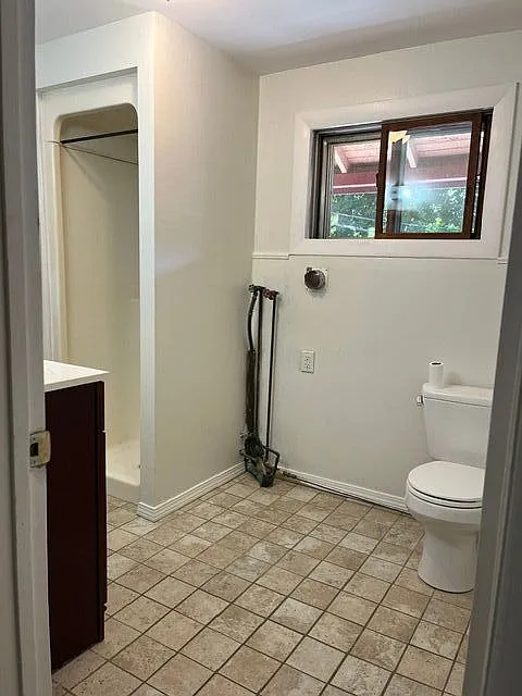 4 bed, 2.0 bath, 1200 sqft, $2,350 — Photo 3