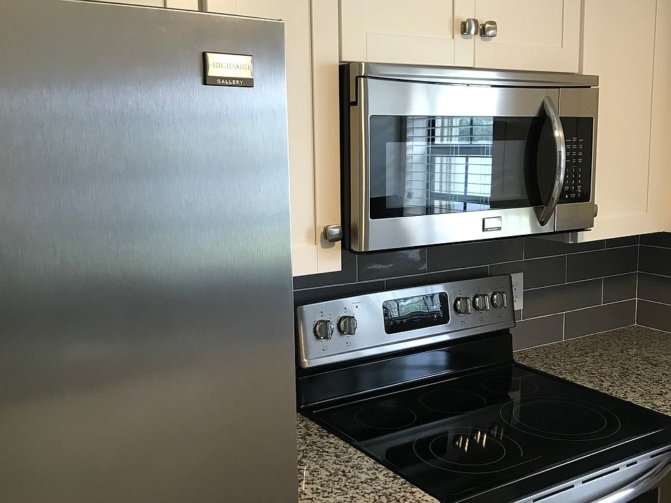 1st image of 401 Lincoln Ct #401