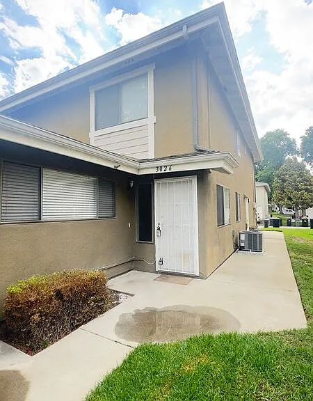 3026 Winfield Ave — Photo 1