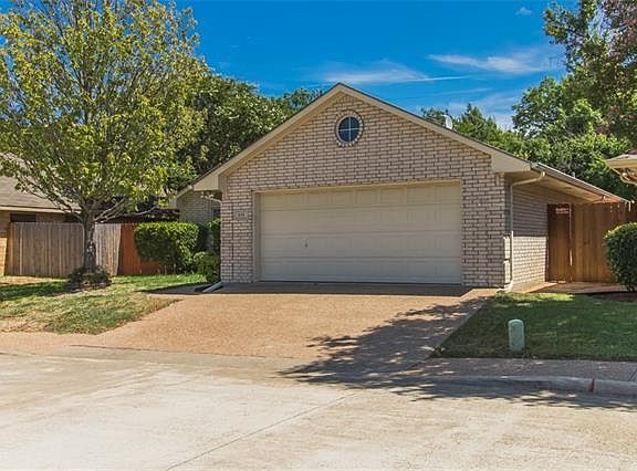 2nd image of 412 Gardenia Ln