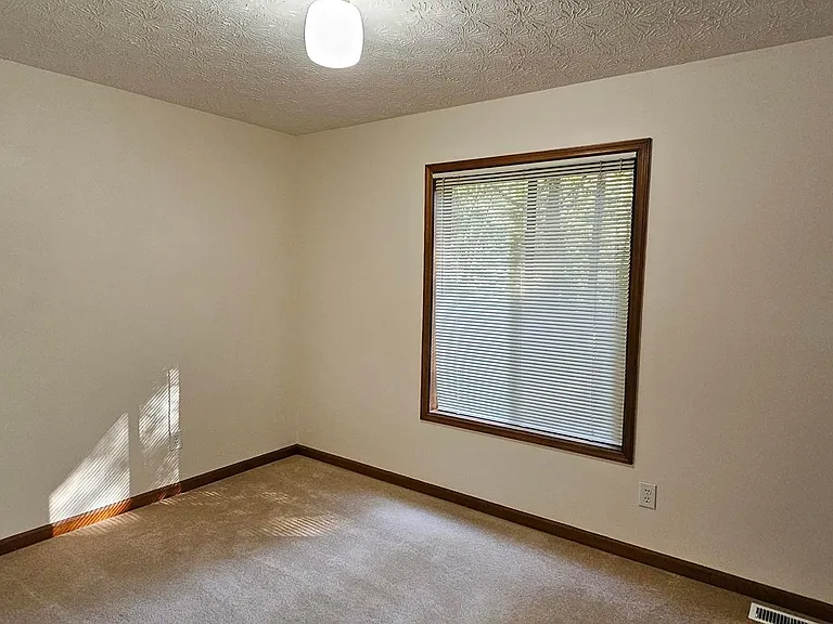 5053 Mackinac Dr — Photo 20