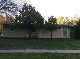 545 Eastborough Ln, Lincoln, NE 68505