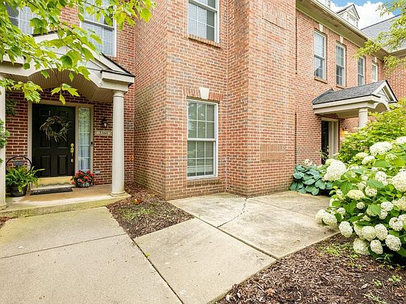 3rd image of 3360 Endsleigh Ln