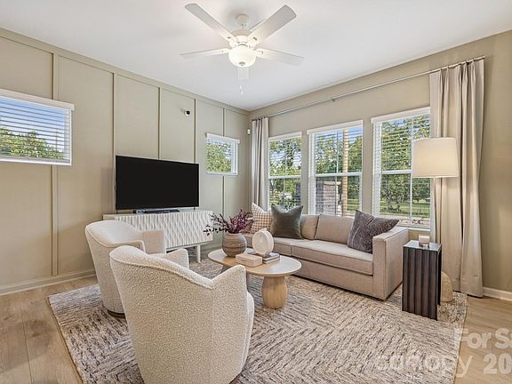 2nd image of 4624 Lakeview Rd #4