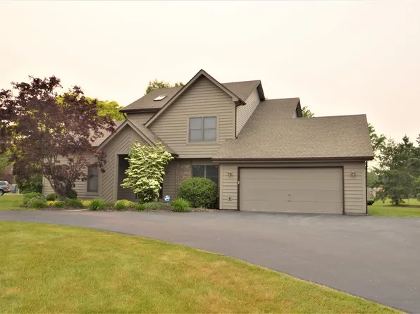 11 Scarlet Maple Dr, Spencerport, NY 14559
