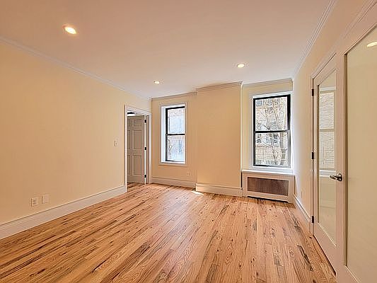 3rd image of 250 W 99th St #4C