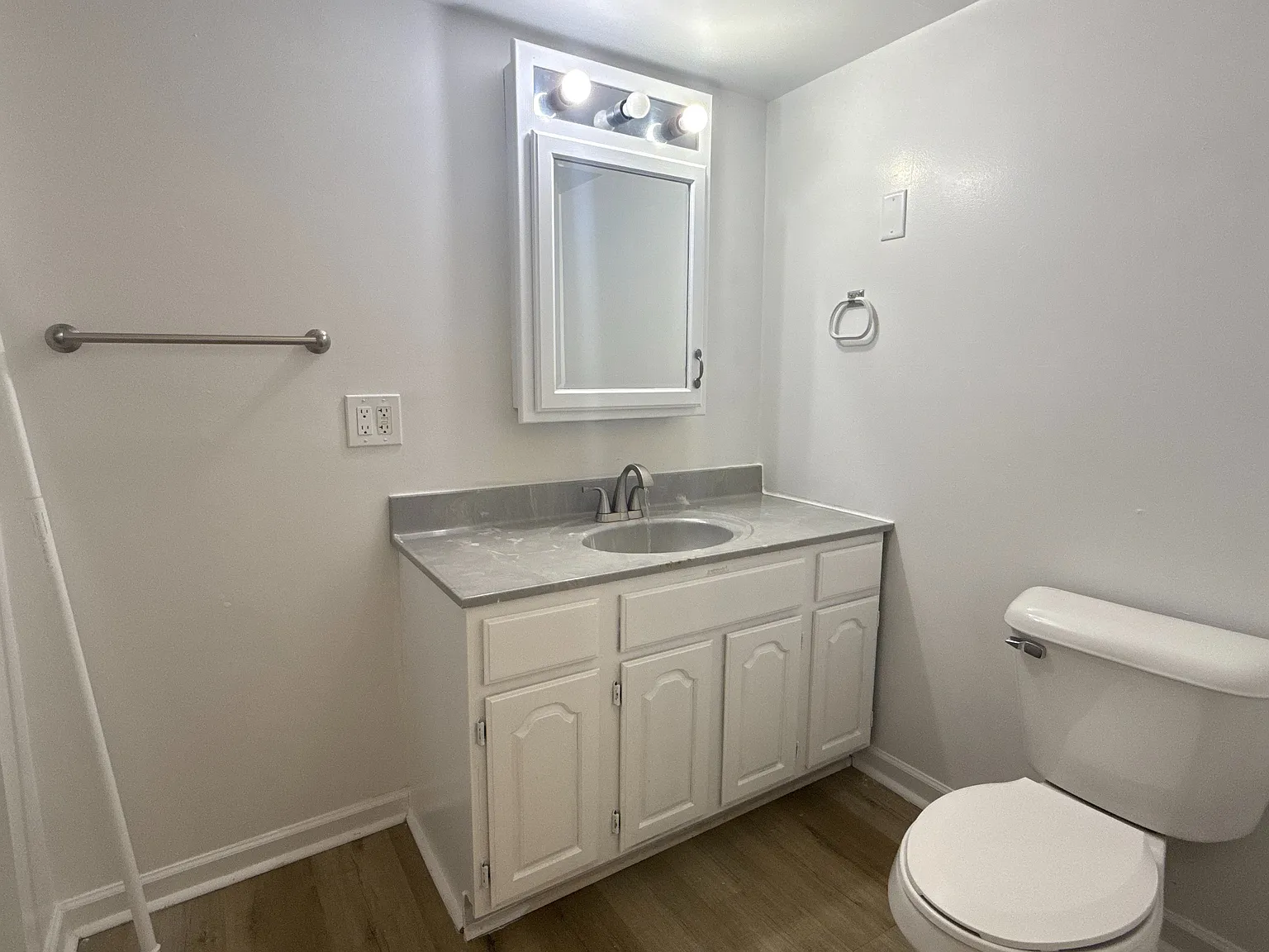 3 bed, 988 sqft, $1,200 — Photo 3
