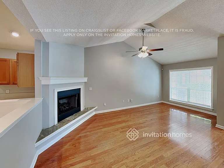 400 Chamberlain Dr — Photo 3