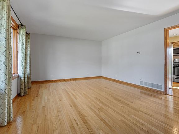 4th image of 967 Cuyahoga Dr