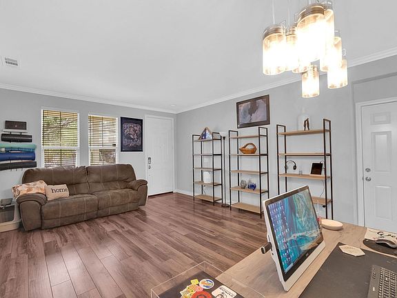 5th image of 33310 Wallace Way