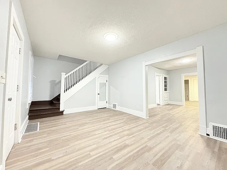 557 Austin St — Photo 10