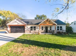 210 SW 7th St, Oak Grove, MO 64075